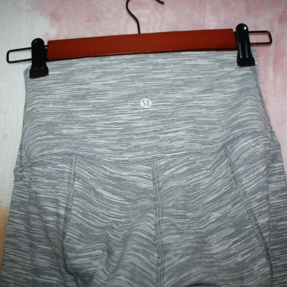Lululemon Striped Gray & White Leggings 🌵 4 - Picture 11 of 12